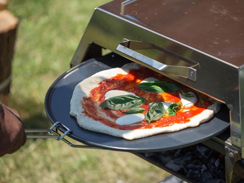 キャンプでピザを焼こう！4つのおすすめアウトドア用ピザ窯 