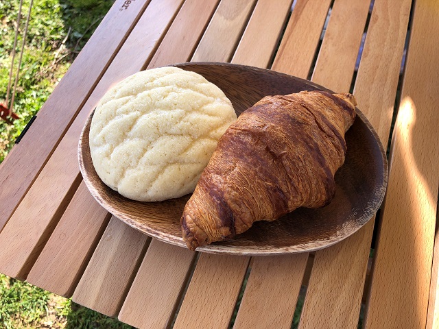 成田ゆめ牧場キャンプ場の朝食のパン