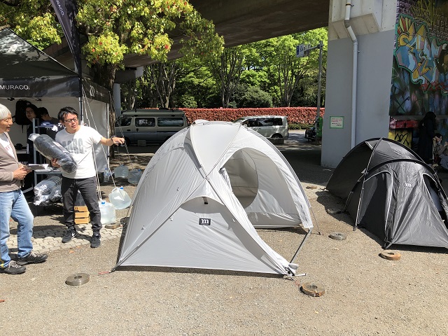 アウトドア・デイ・ジャパン2018東京ムラコの2つのテントを正面から