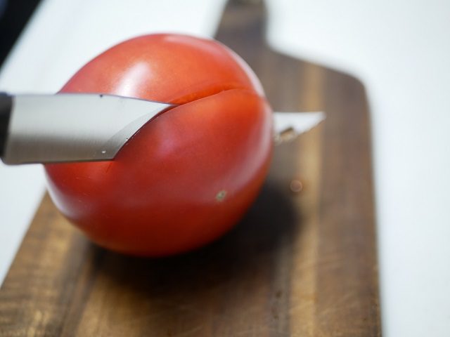 トマト入刀