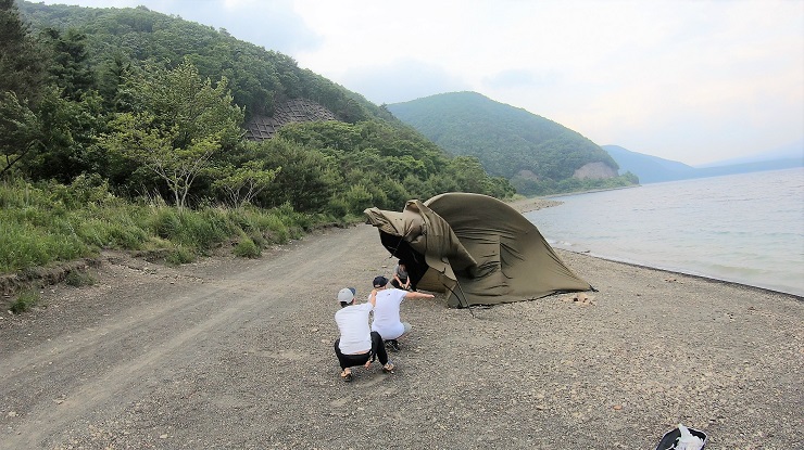 キャンプ場の突風には注意しよう またまた設営中にテントが飛ばされた 強風時の対策を考えてみた あっちゃんの うちキャン