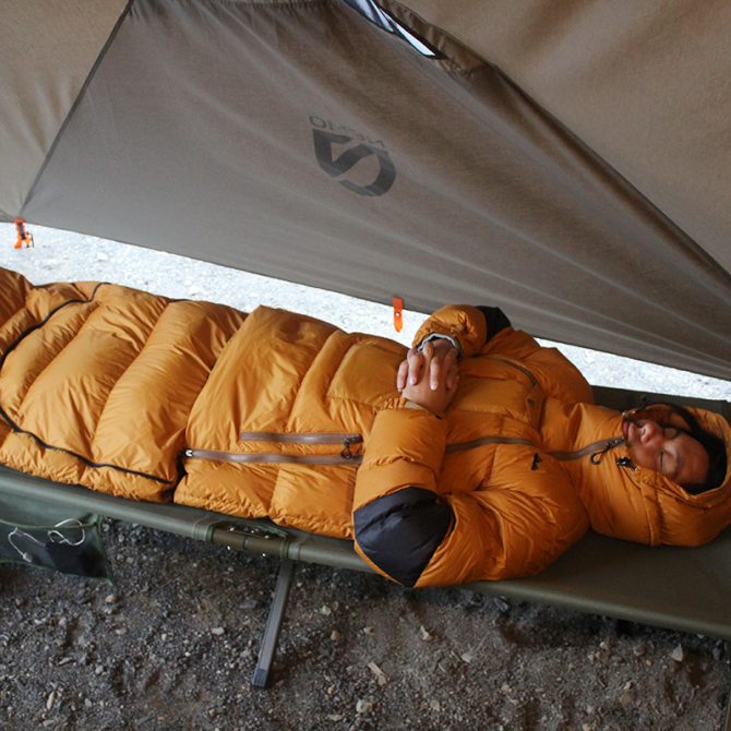 防寒対策に本気を出すなら着る寝袋（シュラフ）がおすすめ！焚火に強いDODの「ジャケシュラ2」か布団のようなgrn outdoorの「OFF