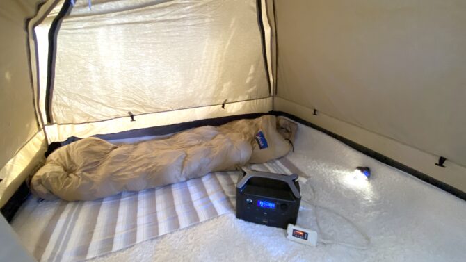 テントの中で電気毛布