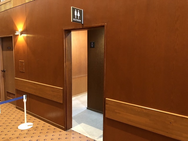 センターハウス内トイレ入口