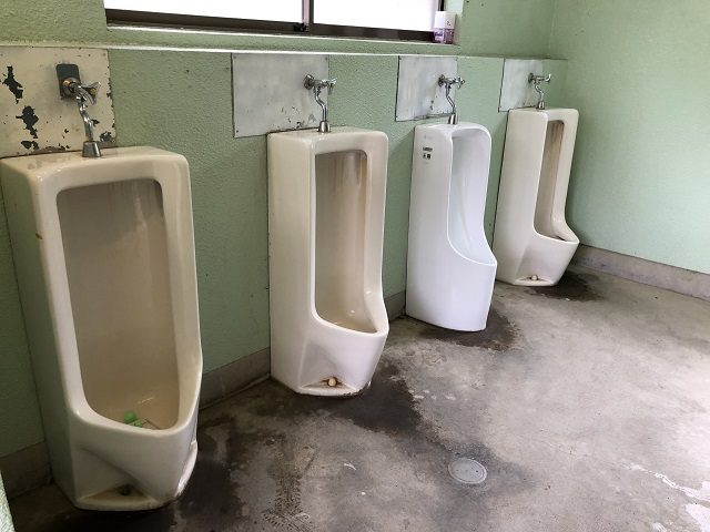 グリーンサイト付近のトイレ小便器