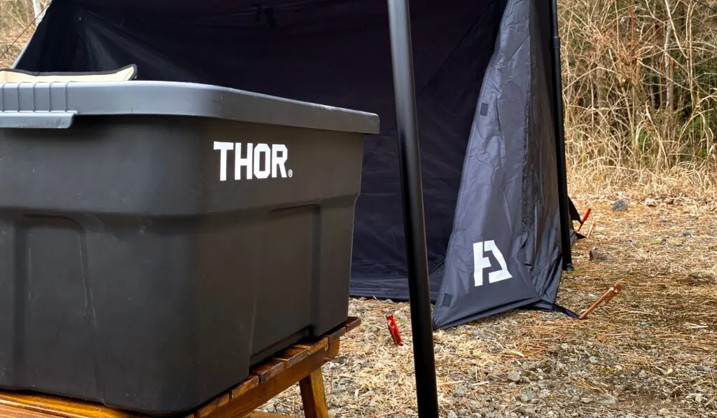 ソロキャンプの収納ボックスにトラストのTHOR ソー 22Lをレビュー コンパクトサイズの収納ボックスに何を入れて持ち運ぶ