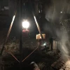トライポッドに吊るされたコールマンのガソリンランタン