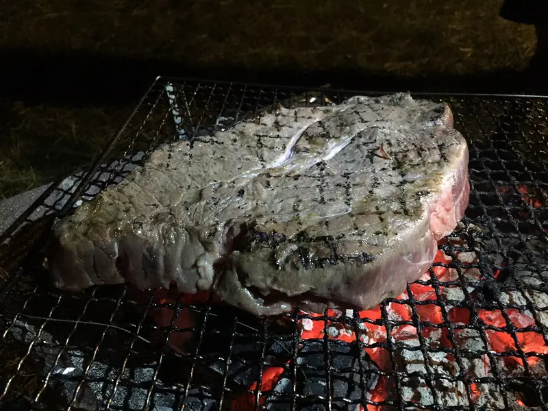夜のバーベキュー