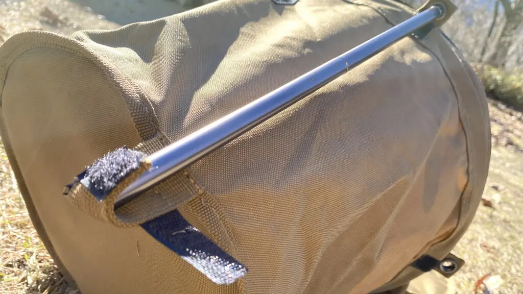 ポールの取り付け