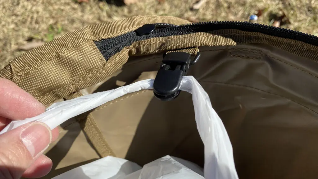 内側のクリップ