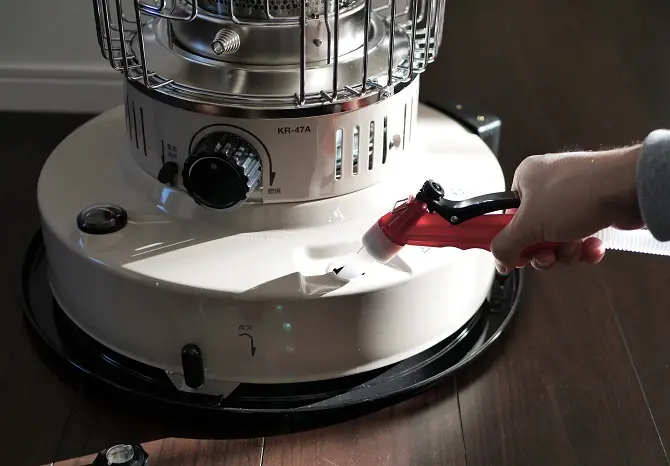 ストーブに給油