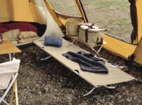 寒そうなテント内