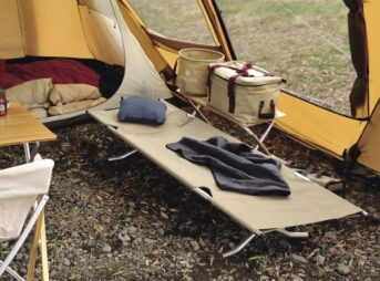 寒そうなテント内