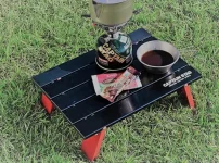 脚が赤天板が黒のアルミロールテーブル